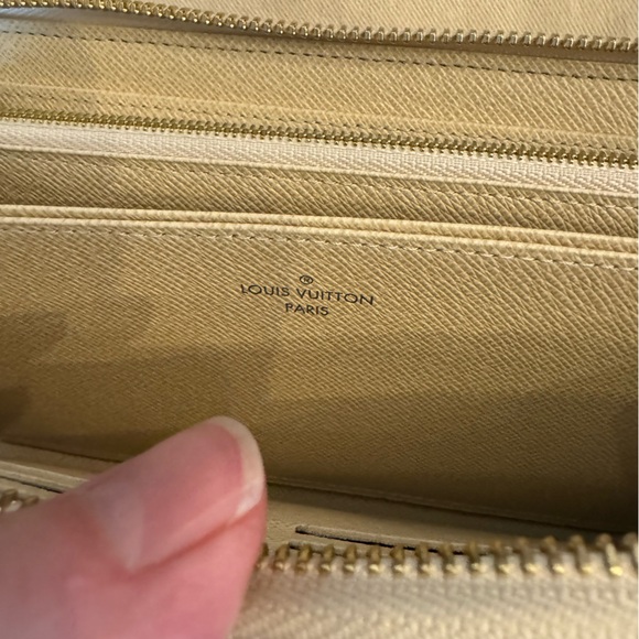 Louis Vuitton Zippy Wallet Damier Azur - Picture 6 of 12